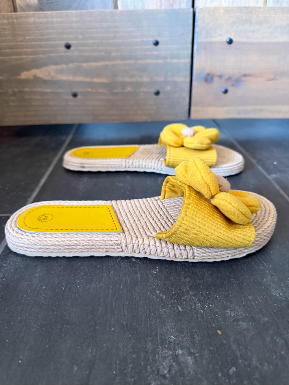 American Vintage Yellow Floral Slide Sandals - Picture 3 of 9